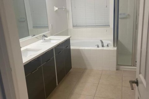 House in Kissimmee, Florida 4 bedrooms, 217.21 sq.m. № 1831151 - photo 7