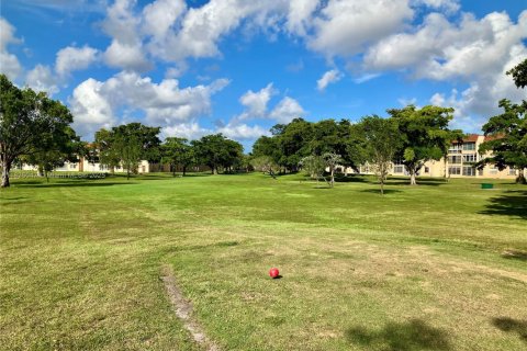 Condo in Sunrise, Florida, 1 bedroom  № 1980837 - photo 9