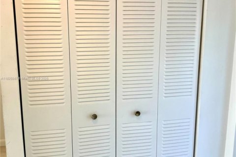 Condo in Sunrise, Florida, 1 bedroom  № 1980837 - photo 28