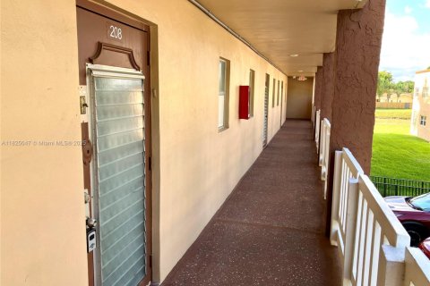 Condo in Sunrise, Florida, 1 bedroom  № 1980837 - photo 7