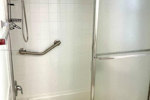 Condo in Sunrise, Florida, 1 bedroom  № 1980837 - photo 22