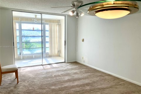 Condo in Sunrise, Florida, 1 bedroom  № 1980837 - photo 19