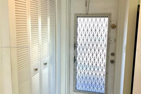 Condo in Sunrise, Florida, 1 bedroom  № 1980837 - photo 8