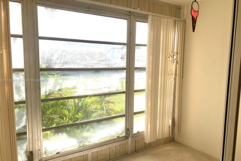 Condo in Sunrise, Florida, 1 bedroom  № 1980837 - photo 6