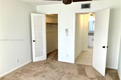 Condo in Sunrise, Florida, 1 bedroom  № 1980837 - photo 5