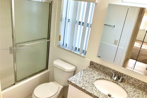 Condo in Sunrise, Florida, 1 bedroom  № 1980837 - photo 4