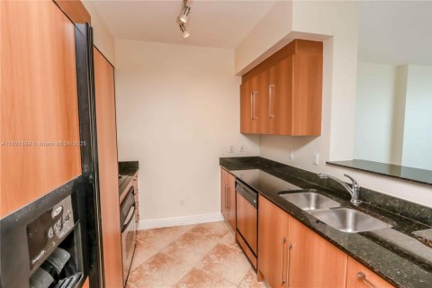 Condo in Miami, Florida, 1 bedroom  № 1888770 - photo 8
