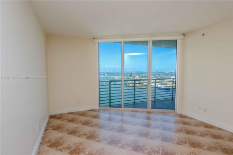 Condo in Miami, Florida, 1 bedroom  № 1888770 - photo 5