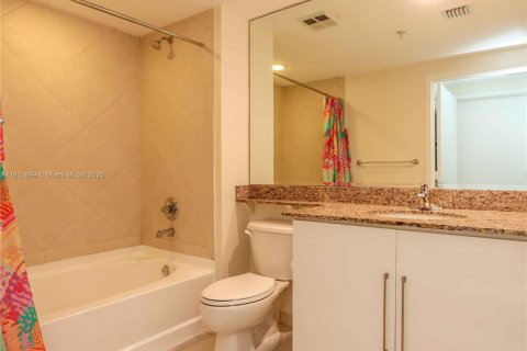 Condo in Miami, Florida, 1 bedroom  № 1888770 - photo 15