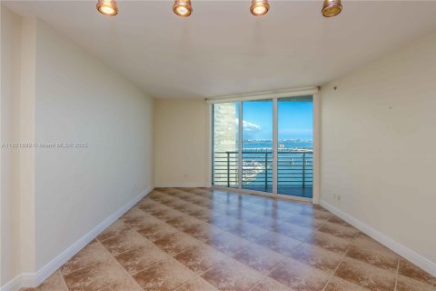 Condo in Miami, Florida, 1 bedroom  № 1888770 - photo 4