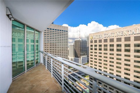 Condo in Miami, Florida, 1 bedroom  № 1888770 - photo 3