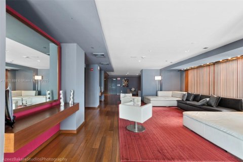 Condo in Miami, Florida, 1 bedroom  № 1888770 - photo 27
