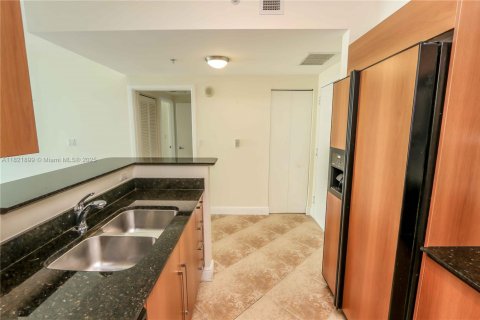 Condo in Miami, Florida, 1 bedroom  № 1888770 - photo 10