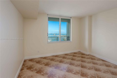 Condo in Miami, Florida, 1 bedroom  № 1888770 - photo 12