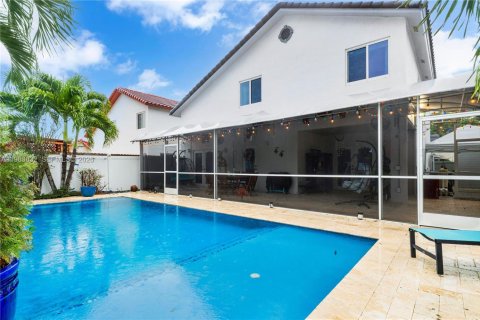 Casa en venta en Miami, Florida, 4 dormitorios, 195.28 m2 № 2047271 - foto 28