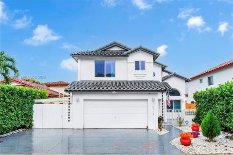 Casa en Miami, Florida 4 dormitorios, 195.28 m2 № 2047271