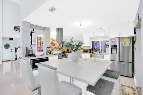 Casa en venta en Miami, Florida, 4 dormitorios, 195.28 m2 № 2047271 - foto 7