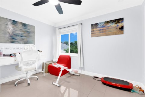 Casa en venta en Miami, Florida, 4 dormitorios, 195.28 m2 № 2047271 - foto 18