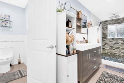 Casa en venta en Miami, Florida, 4 dormitorios, 195.28 m2 № 2047271 - foto 14
