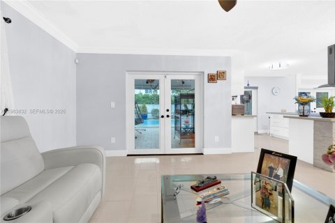 Casa en venta en Miami, Florida, 4 dormitorios, 195.28 m2 № 2047271 - foto 5