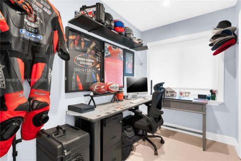 Casa en venta en Miami, Florida, 4 dormitorios, 195.28 m2 № 2047271 - foto 20