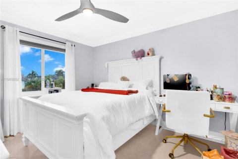 Casa en venta en Miami, Florida, 4 dormitorios, 195.28 m2 № 2047271 - foto 15