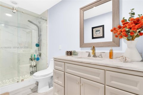 Casa en venta en Miami, Florida, 4 dormitorios, 195.28 m2 № 2047271 - foto 23