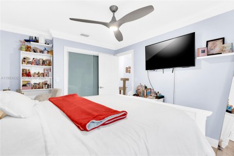 Casa en venta en Miami, Florida, 4 dormitorios, 195.28 m2 № 2047271 - foto 16