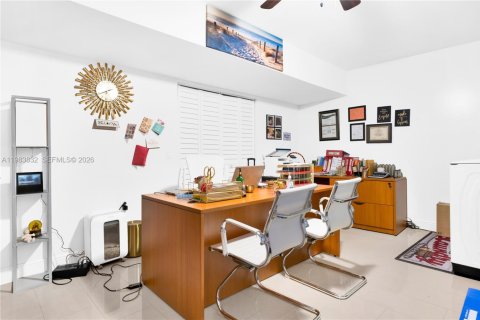 Casa en venta en Miami, Florida, 4 dormitorios, 195.28 m2 № 2047271 - foto 21