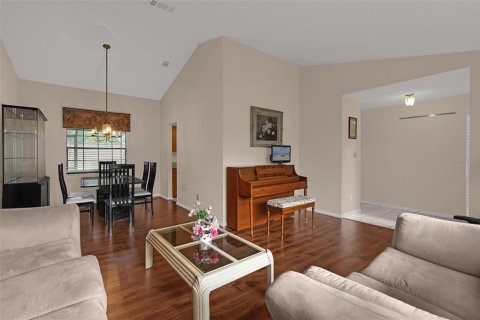 House in Orlando, Florida 4 bedrooms, 178 sq.m. № 2315288 - photo 8