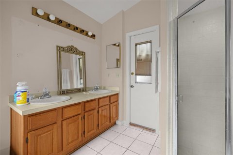 House in Orlando, Florida 4 bedrooms, 178 sq.m. № 2315288 - photo 28