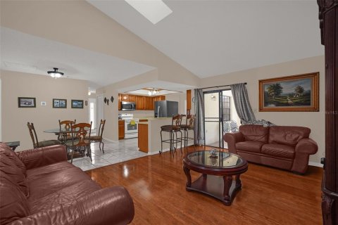 House in Orlando, Florida 4 bedrooms, 178 sq.m. № 2315288 - photo 10