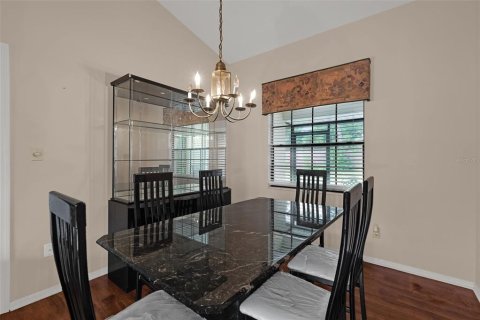 House in Orlando, Florida 4 bedrooms, 178 sq.m. № 2315288 - photo 15