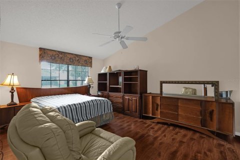 House in Orlando, Florida 4 bedrooms, 178 sq.m. № 2315288 - photo 24