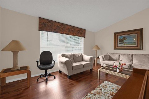 House in Orlando, Florida 4 bedrooms, 178 sq.m. № 2315288 - photo 7