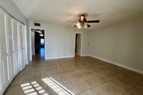 Condo in Deerfield Beach, Florida, 1 bedroom  № 1952294 - photo 10