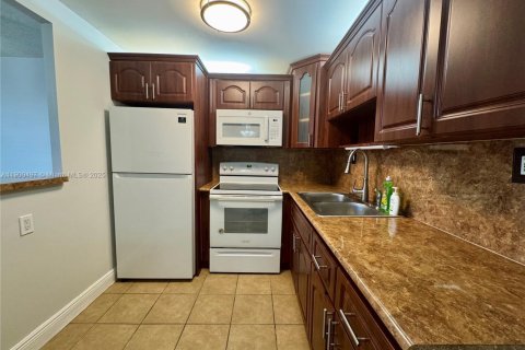 Condo in Deerfield Beach, Florida, 1 bedroom  № 1952294 - photo 5