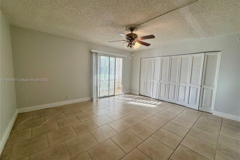 Condo in Deerfield Beach, Florida, 1 bedroom  № 1952294 - photo 8