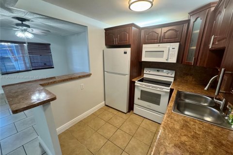 Condo in Deerfield Beach, Florida, 1 bedroom  № 1952294 - photo 6