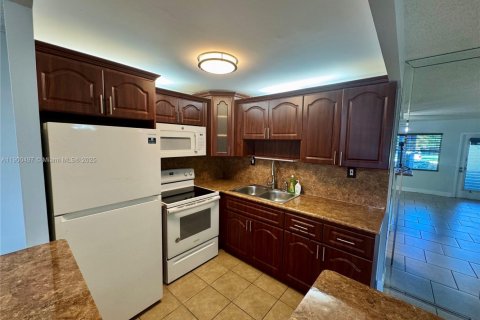 Condo in Deerfield Beach, Florida, 1 bedroom  № 1952294 - photo 7