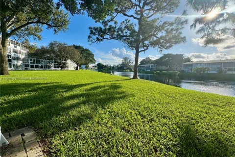 Condo in Deerfield Beach, Florida, 1 bedroom  № 1952294 - photo 11