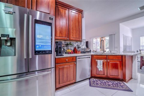 House in Orlando, Florida 5 bedrooms, 288.65 sq.m. № 2223545 - photo 11