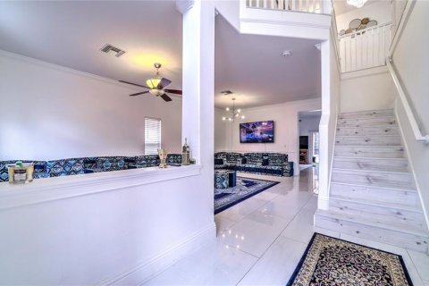 House in Orlando, Florida 5 bedrooms, 288.65 sq.m. № 2223545 - photo 3