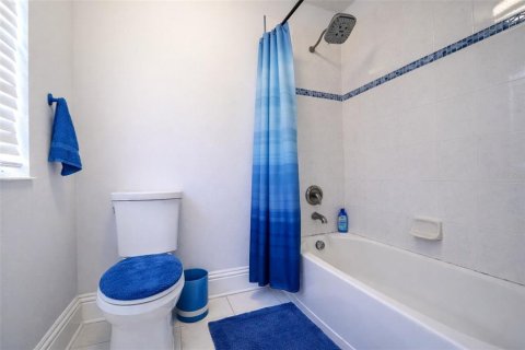 House in Orlando, Florida 5 bedrooms, 288.65 sq.m. № 2223545 - photo 28
