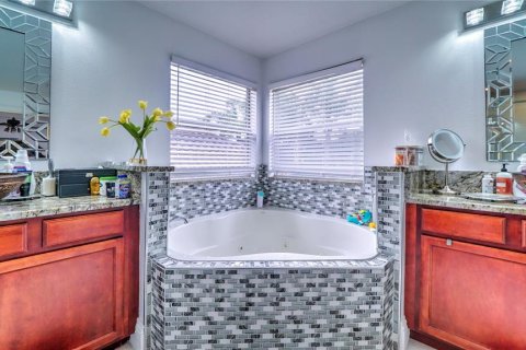House in Orlando, Florida 5 bedrooms, 288.65 sq.m. № 2223545 - photo 25