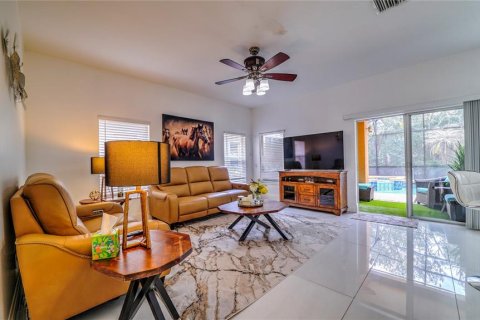 House in Orlando, Florida 5 bedrooms, 288.65 sq.m. № 2223545 - photo 4