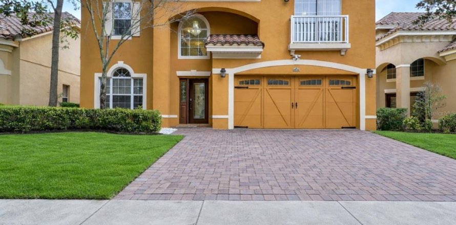 House in Orlando, Florida 5 bedrooms, 288.65 sq.m. № 2223545