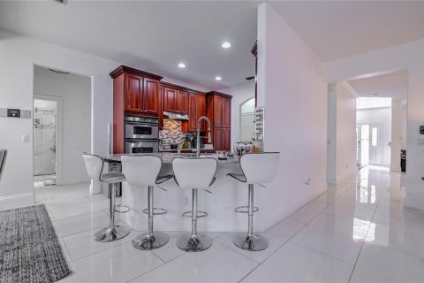 House in Orlando, Florida 5 bedrooms, 288.65 sq.m. № 2223545 - photo 13