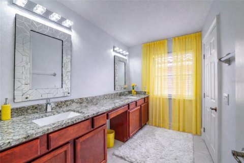 House in Orlando, Florida 5 bedrooms, 288.65 sq.m. № 2223545 - photo 27