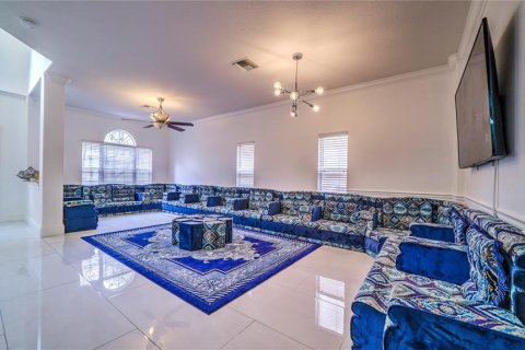 House in Orlando, Florida 5 bedrooms, 288.65 sq.m. № 2223545 - photo 2